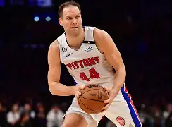 星空体育-赛地聚焦——NBA常规赛今晨热度飙升；广厦男篮远射贴柱；悬念犹存；身体对抗强度拉满的简单介绍