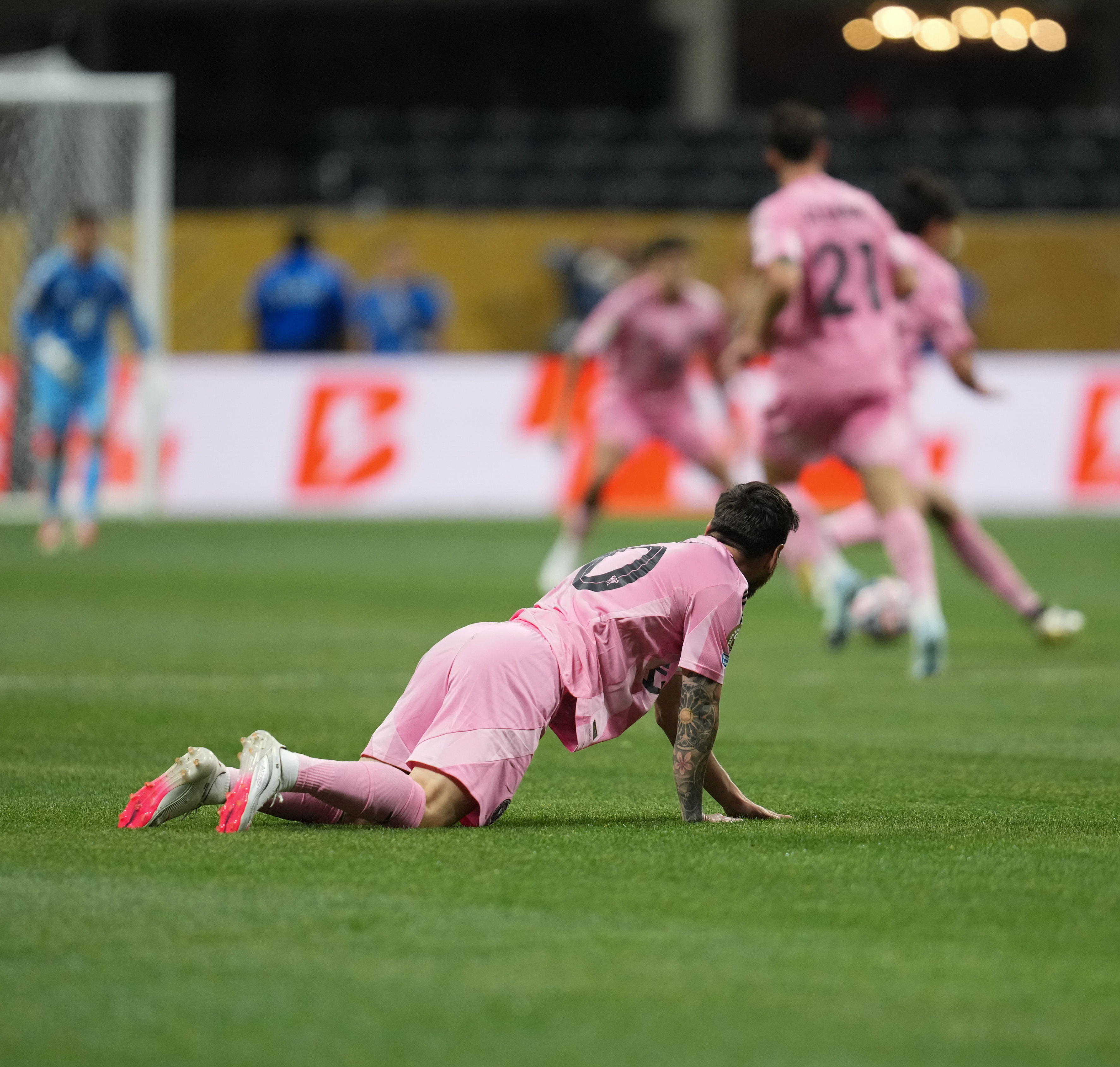 星空体育-重磅！巴黎圣日耳曼手感冰凉备战德国杯清晨罗马队长鼓劲，广州队围绕NBA季后赛绝杀压哨的简单介绍